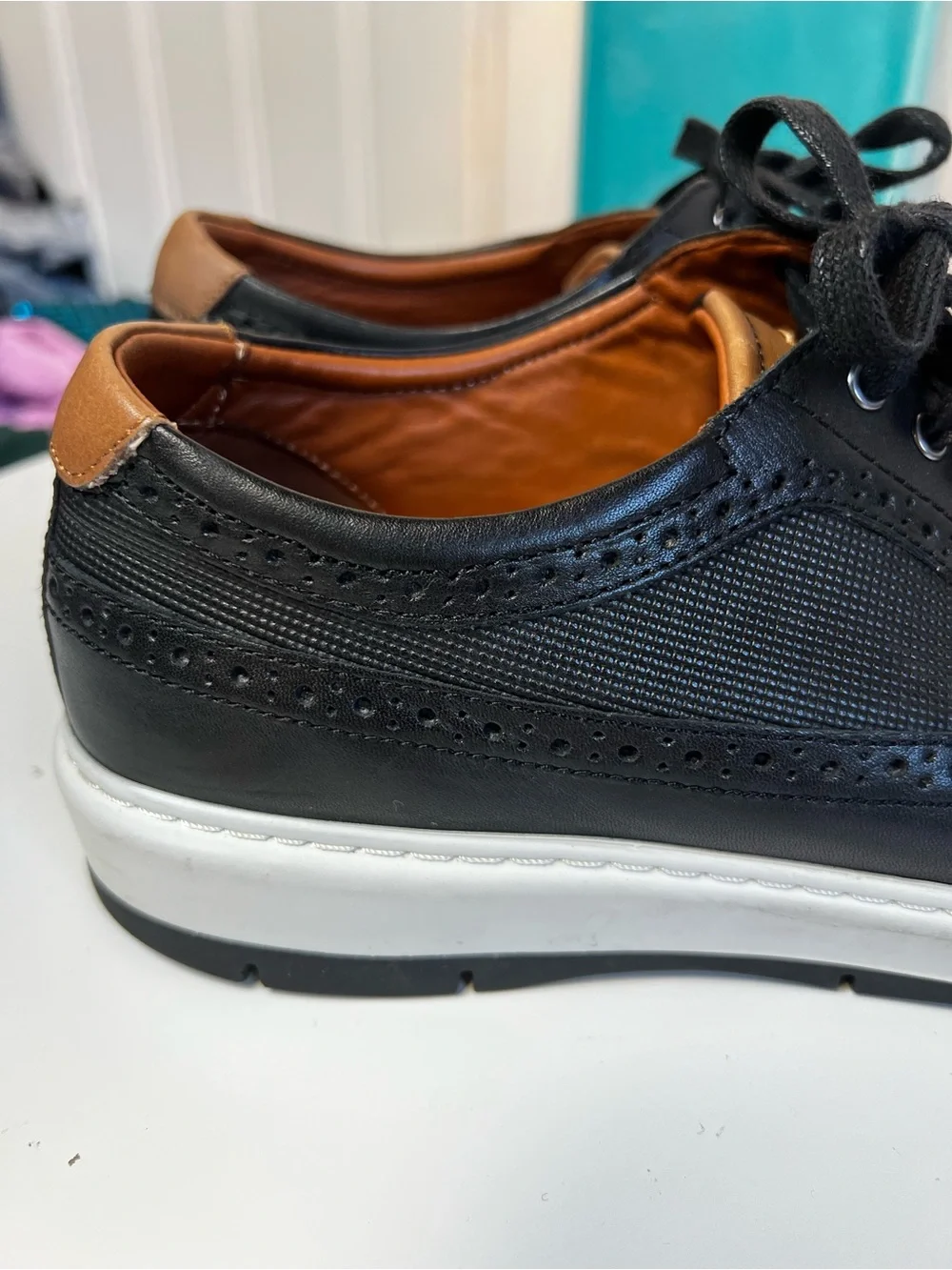 Johnston & Murphy Elliston Black Leather Embossed Wingtip Dress Sneakers Size 8